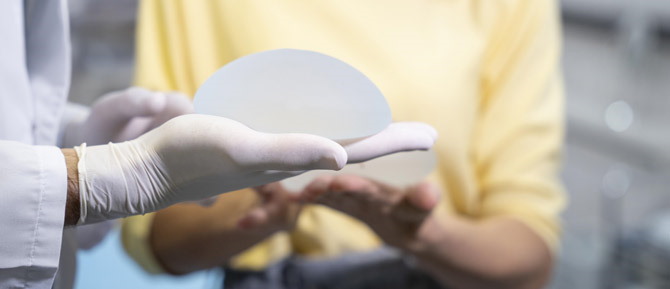 La textura de los implantes mamarios: lisa o rugosa